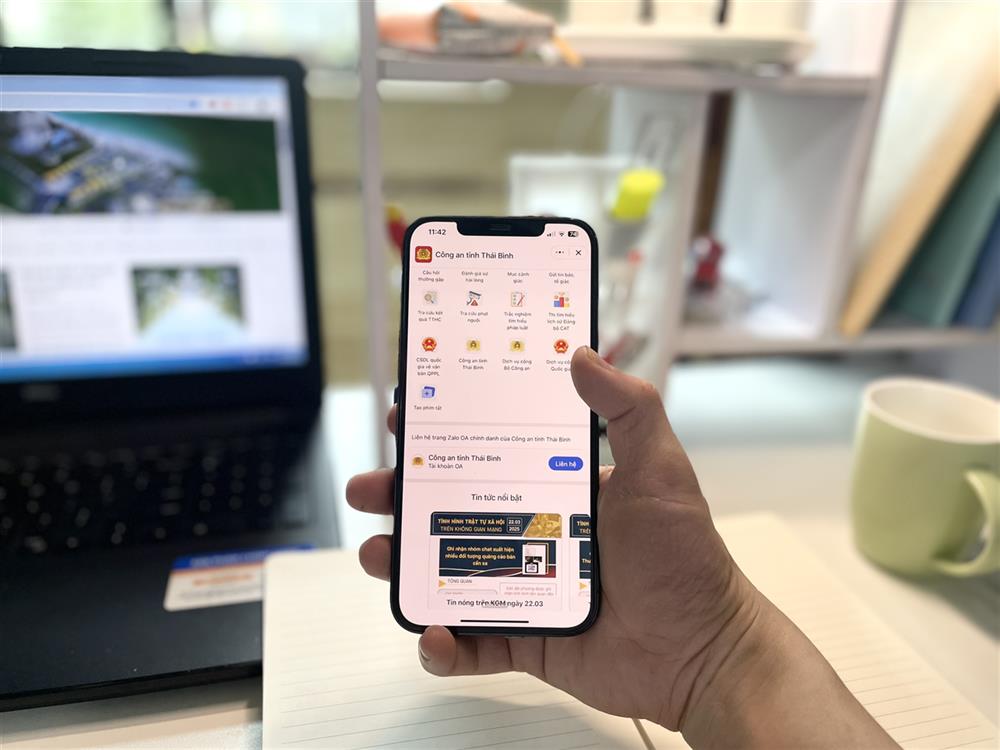 Người dân trải nghiệm các dịch vụ, tiện ích trực tuyến trên ứng dụng.