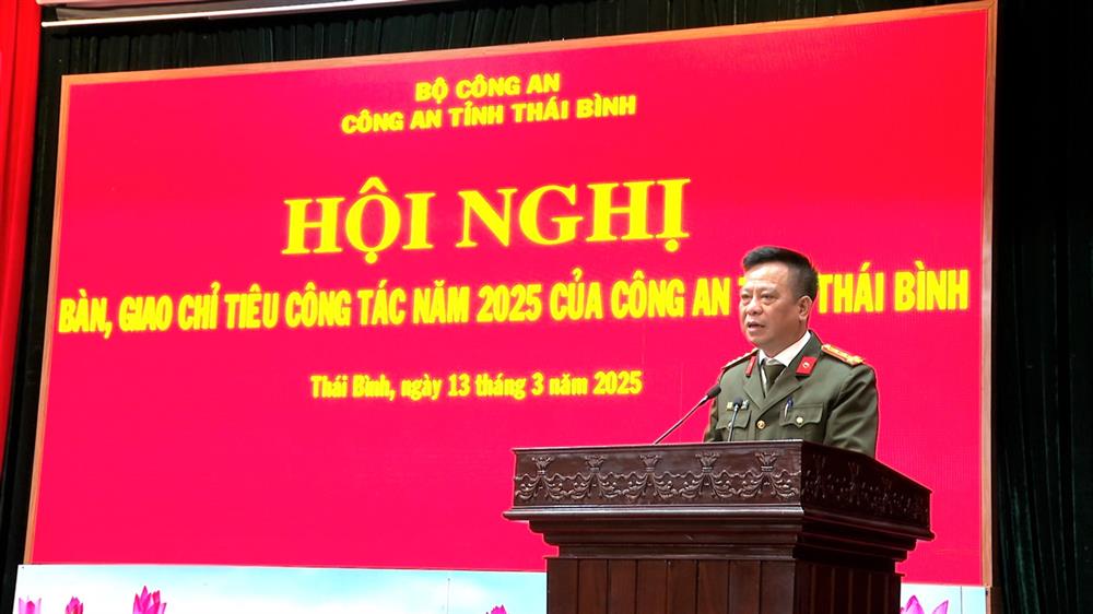 Đại tá Trần Xuân Ánh, Giám đốc Công an tỉnh phát biểu tại Hội nghị.