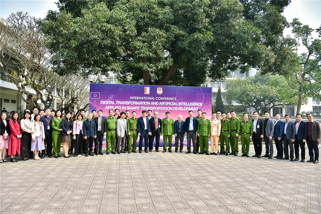 Các đại biểu dự Hội thảo.