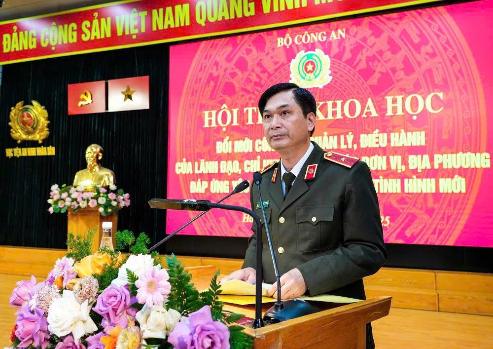 Thiếu tướng Trịnh Ngọc Quyên phát biểu tổng kết Hội thảo.
