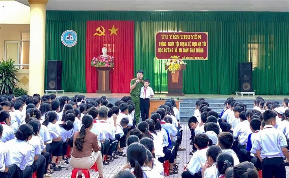 Một buổi tuyên truyền về phòng chống ma túy tại thị xã Nghi Sơn.