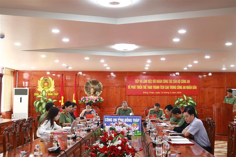 Đoàn công tác làm việc tại Công an tỉnh Đồng Tháp.