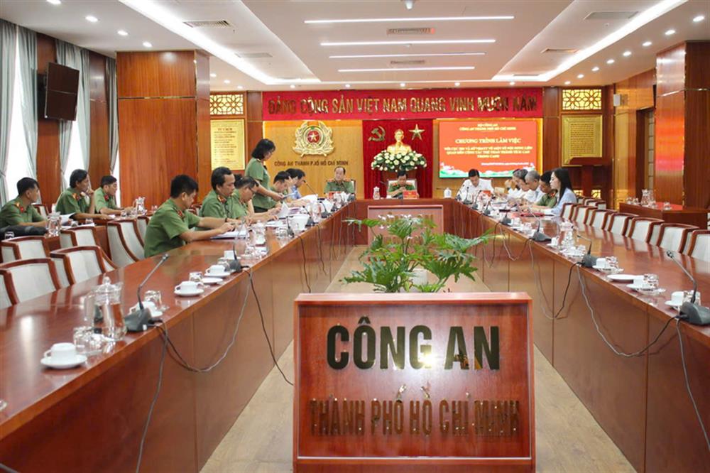 Đoàn công tác làm việc tại Công an TP Hồ Chí Minh.