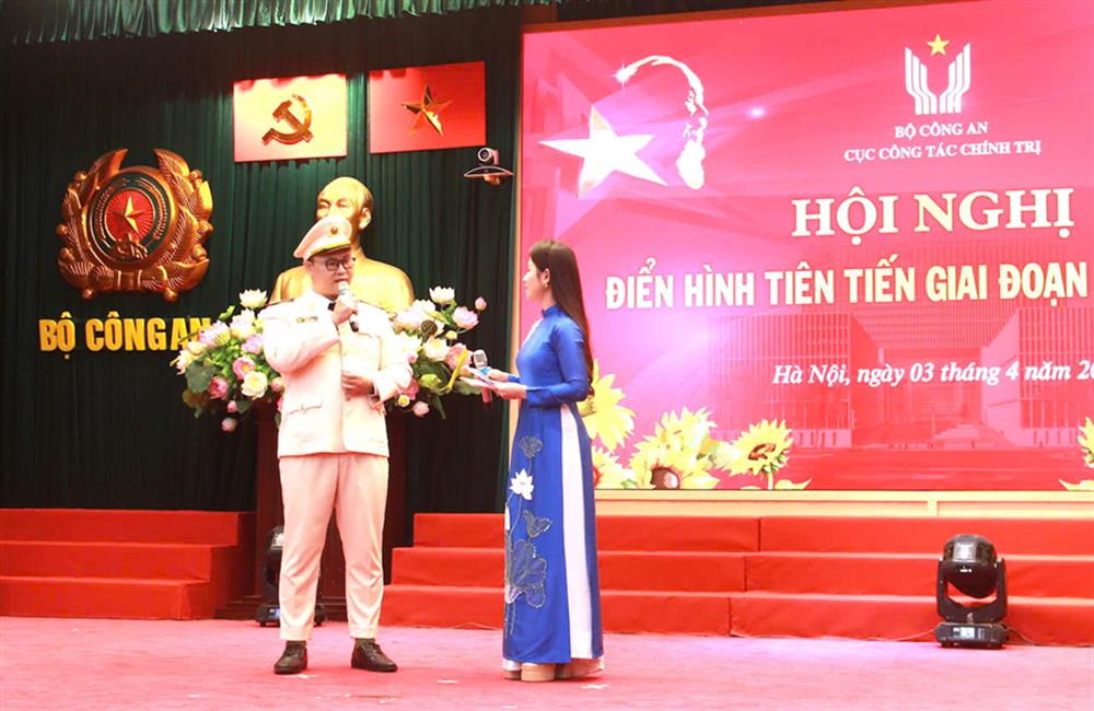 Hội nghị giao lưu với Thượng úy Nguyễn Minh Anh.
