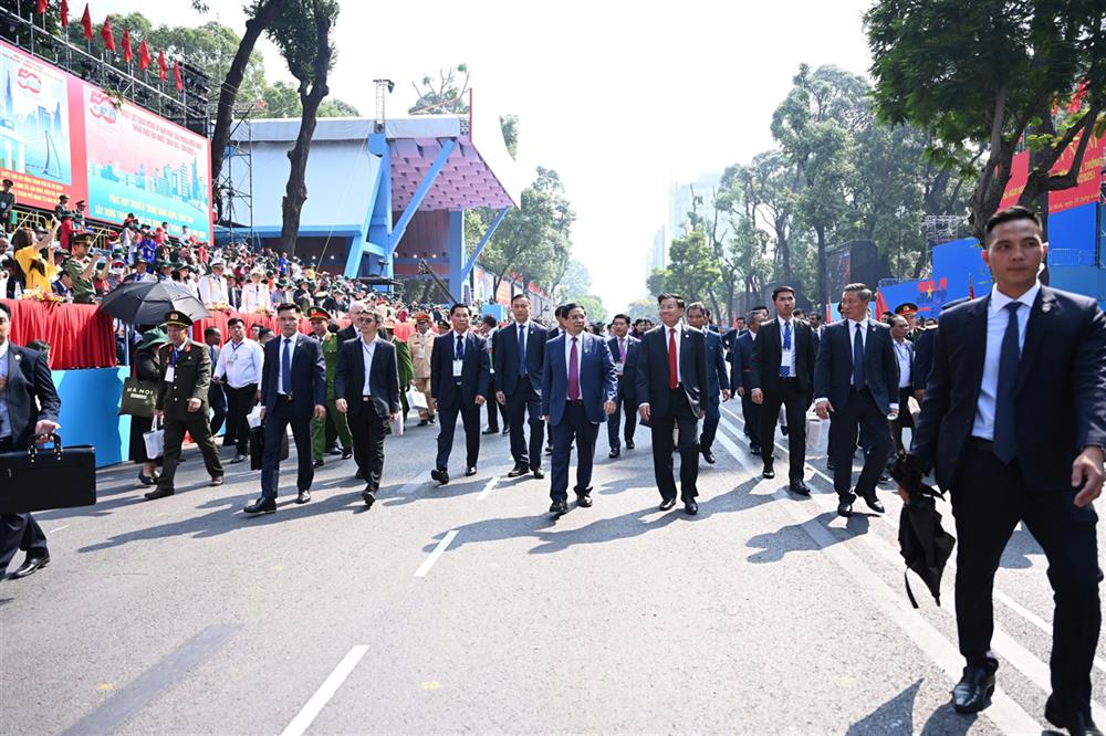 Lực lượng CẢnh vệ bảo vệ đồng chí Tổng Bí thư, Chủ tịch nước Cộng hòa dân chủ nhân dân Lào và Thủ tướng Chính phủ Phạm Minh Chính dự Lễ kỷ niệm