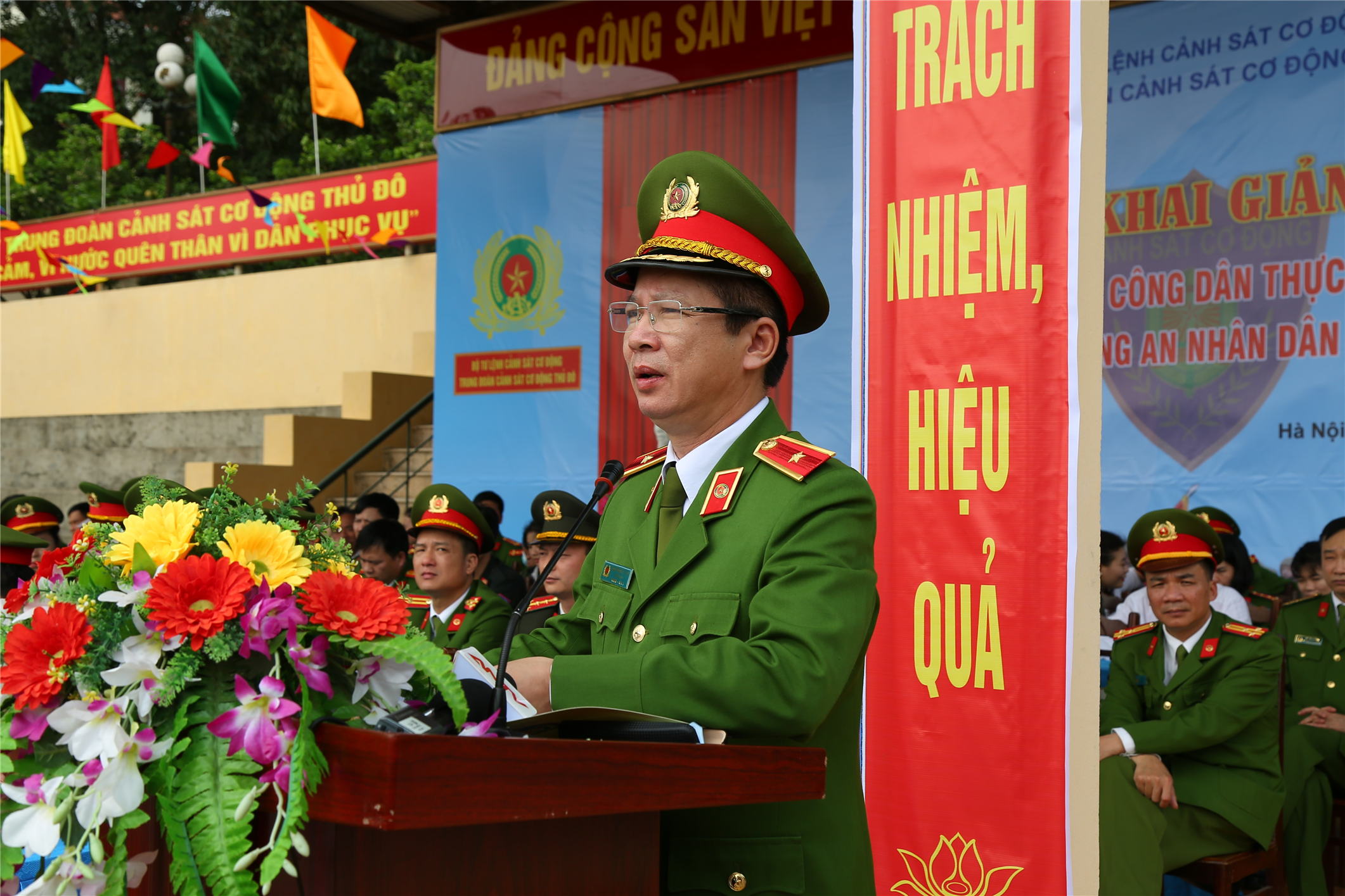 Thiếu tướng Nguyễn Ngọc Thanh, Phó Tư lệnh CSCĐ phát biểu tại Lễ khai giảng.