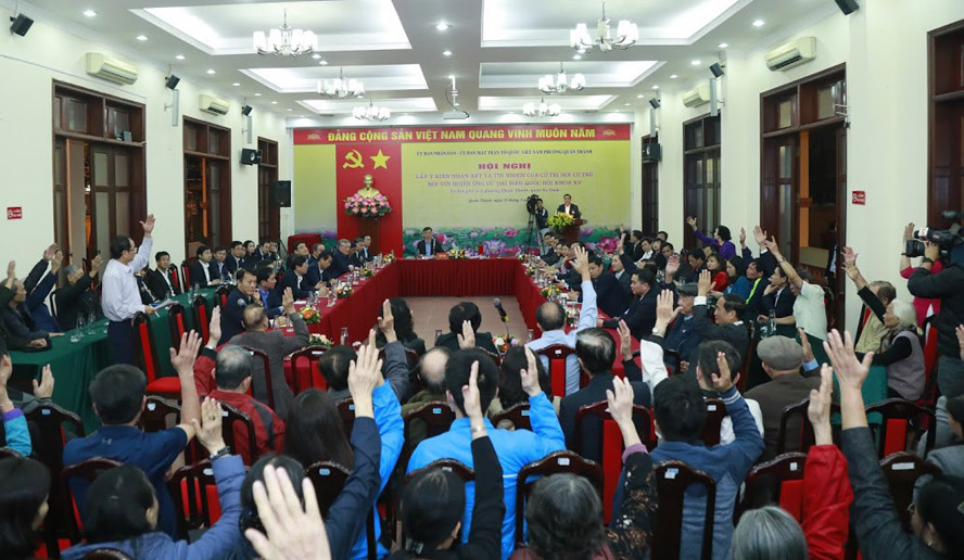 Cử tri biểu quyết tín nhiệm giới thiệu người ứng cử.