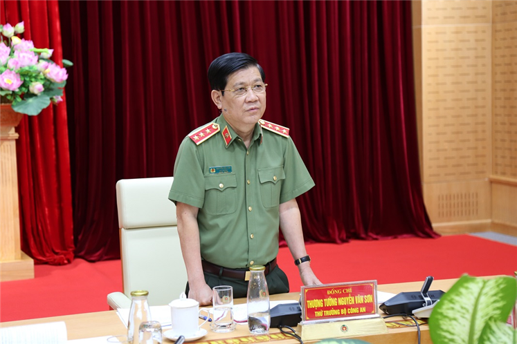 Thứ trưởng Nguyễn Văn Sơn phát biểu chỉ đạo tại buổi làm việc.