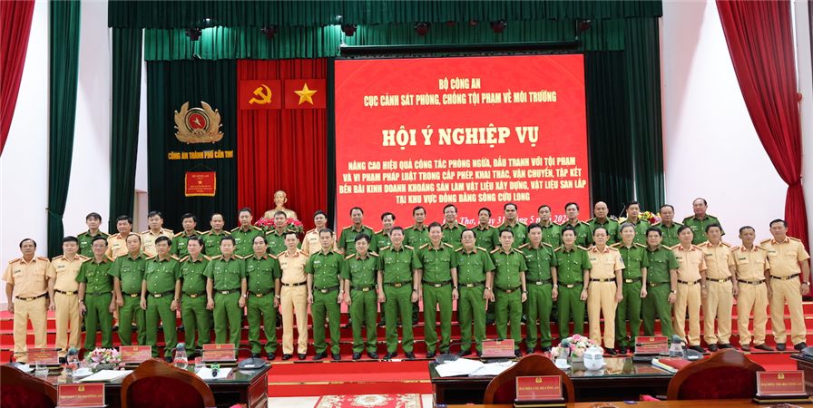 Các đại biểu dự Hội nghị.
