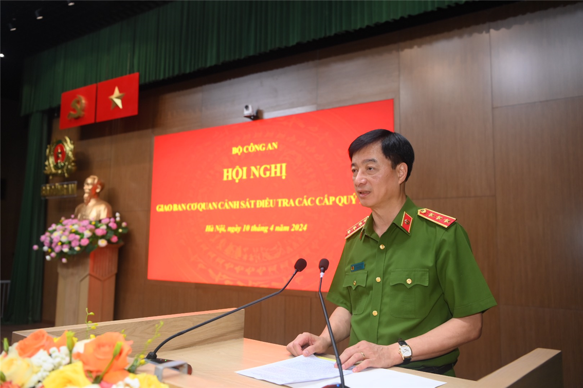 Thứ trưởng Nguyễn Duy Ngọc phát biểu khai mạc Hội nghị.