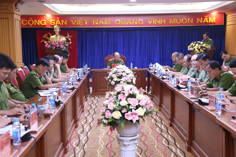 Công an tỉnh Bình Dương triển khai mở đợt cao điểm tấn công trấn áp tội phạm, vi phạm pháp luật liên quan hoạt động “tín dụng đen”.