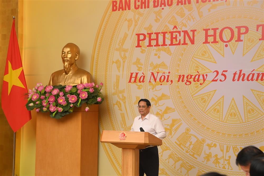 Thủ tướng Chính phủ Phạm Minh Chính phát biểu chỉ đạo tại phiên họp.