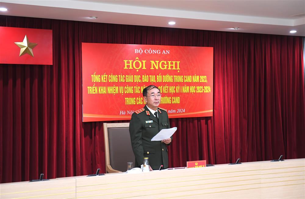 Thứ trưởng Trần Quốc Tỏ phát biểu chỉ đạo tại Hội nghị tổng kết công tác giáo dục, đào tạo, bồi dưỡng trong Công an nhân dân năm 2023.
