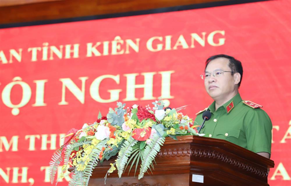 Thứ trưởng Nguyễn Văn Long phát biểu chỉ đạo tại Hội nghị sơ kết 02 năm thực hiện công tác bảo đảm an ninh, trật tự trên địa bàn thành phố Phú Quốc.