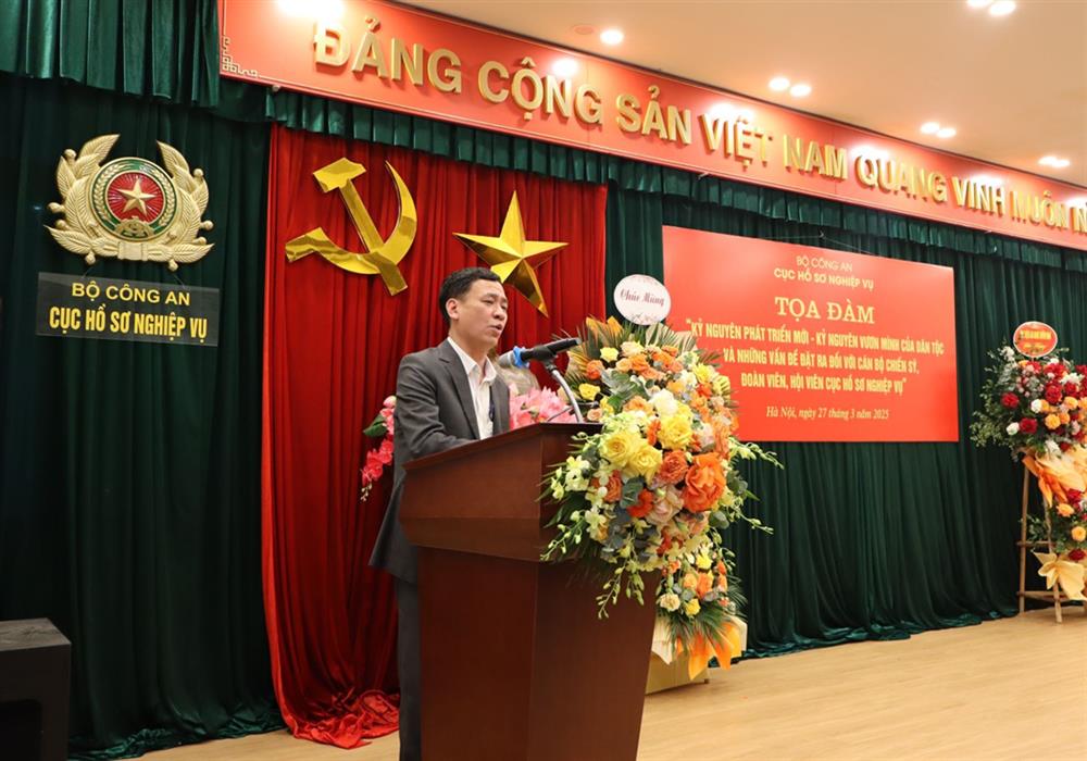 PGS.TS Lâm Quốc Tuấn, Viện trưởng Viện Xây dựng Đảng - Học viện Chính trị quốc gia Hồ Chí Minh phát biểu tại Tọa đàm.