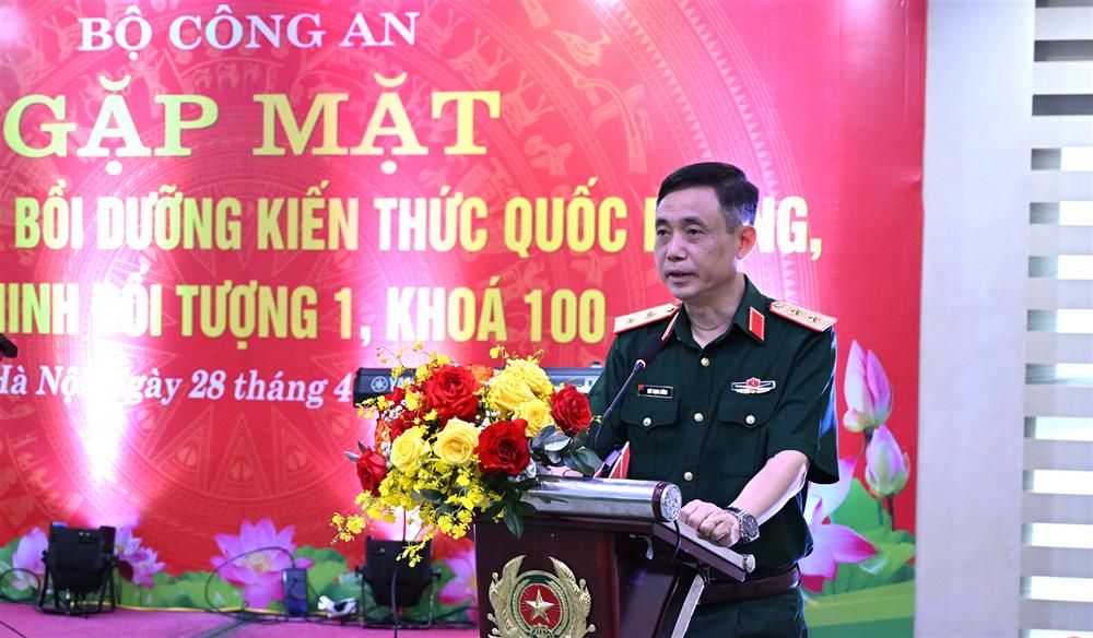 Trung tướng Ngô Trọng Cường phát biểu tại buổi gặp mặt.