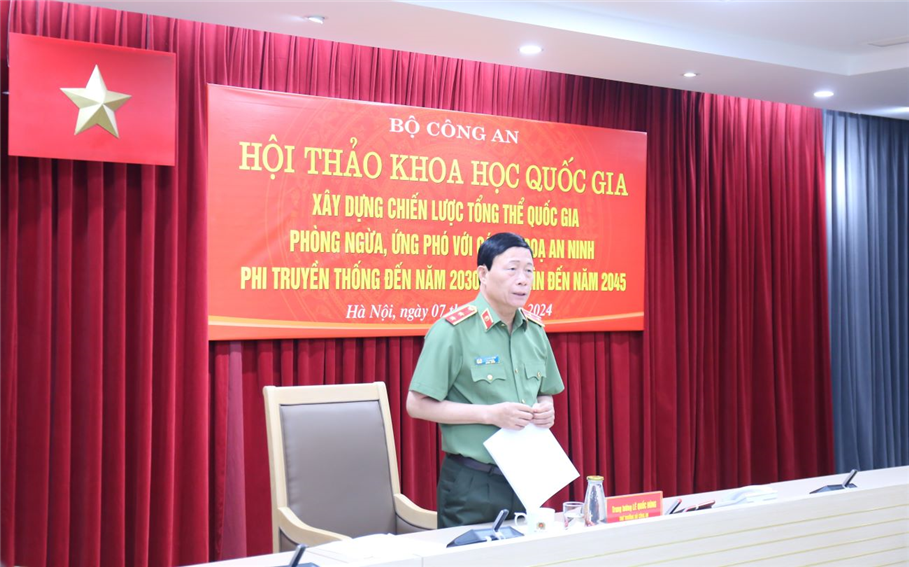Thứ trưởng Lê Quốc Hùng phát biểu tại Hội thảo.