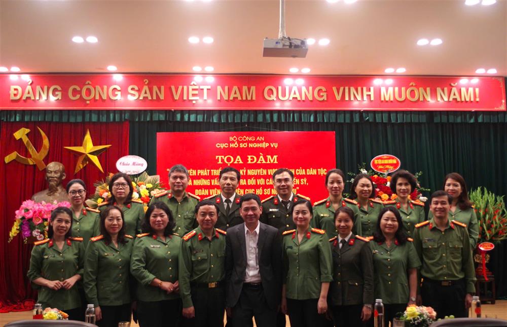 Các đại biểu tham dự Tọa đàm.