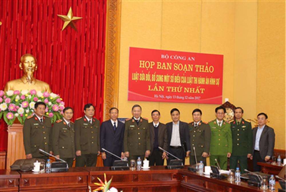 Bộ trưởng Tô Lâm với các đại biểu dự cuộc họp