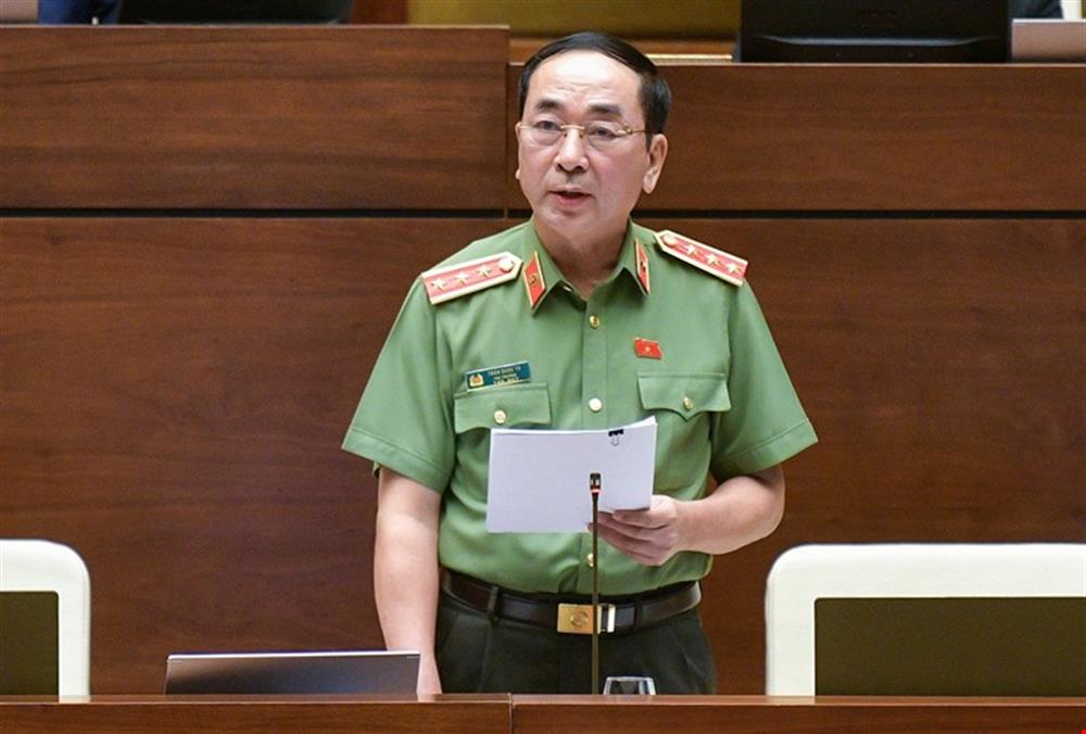 Thứ trưởng điều hành hoạt động Bộ Công an Trần Quốc Tỏ phát biểu tại phiên thảo luận.